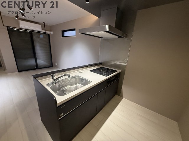 キッチン　3口ガスコンロ付で機能的なキッチンです！