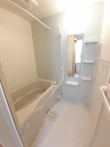 バス・シャワールーム　落ち着いた空間のお風呂です