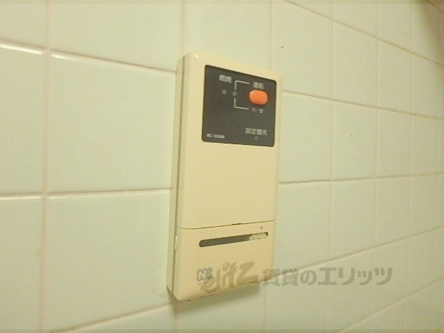 その他設備　給湯器リモコン