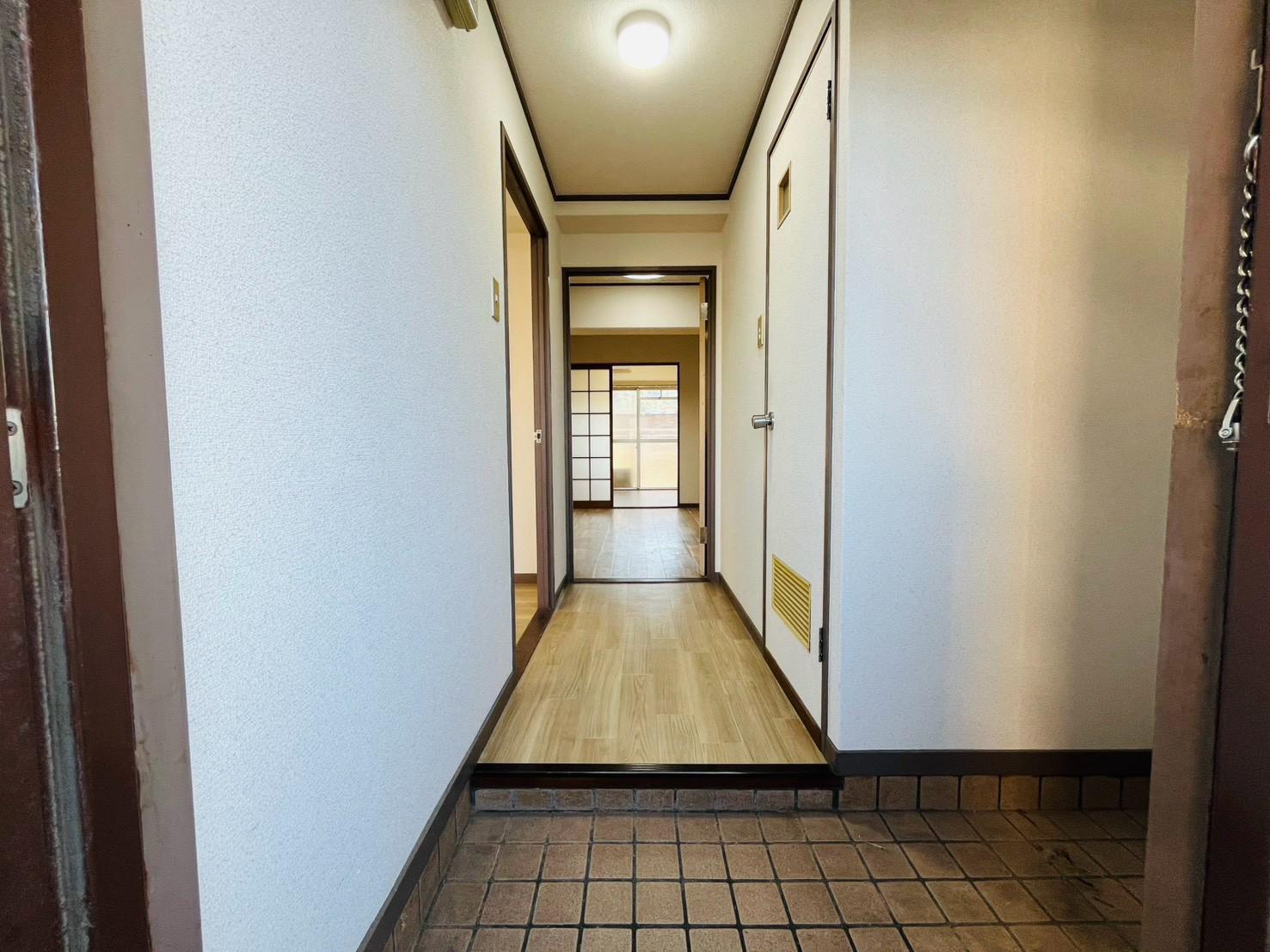 陣山ビルの玄関写真