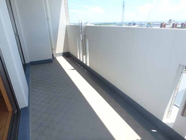 バルコニー　西向きで西日が差し込みます☆