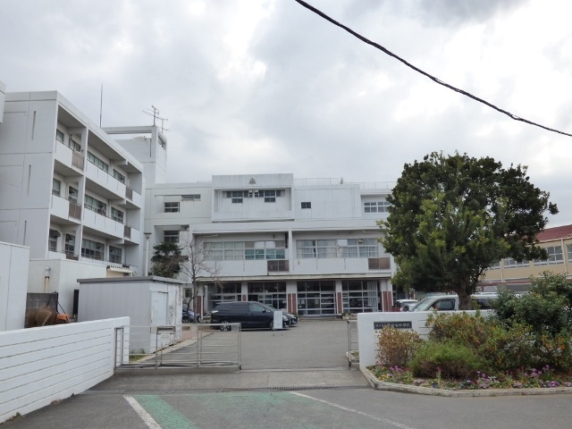 中学校　横浜市立栗田谷中学校（中学校）まで1402m