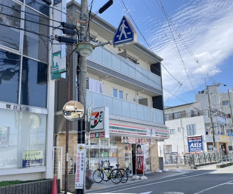 コンビニ　セブンイレブン御殿山駅前店（コンビニ）まで122m