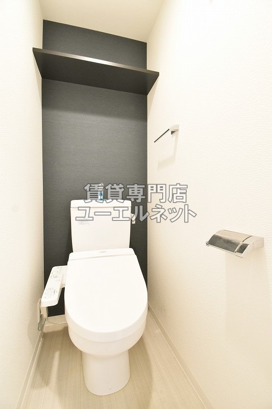 トイレ　温水洗浄便座付き