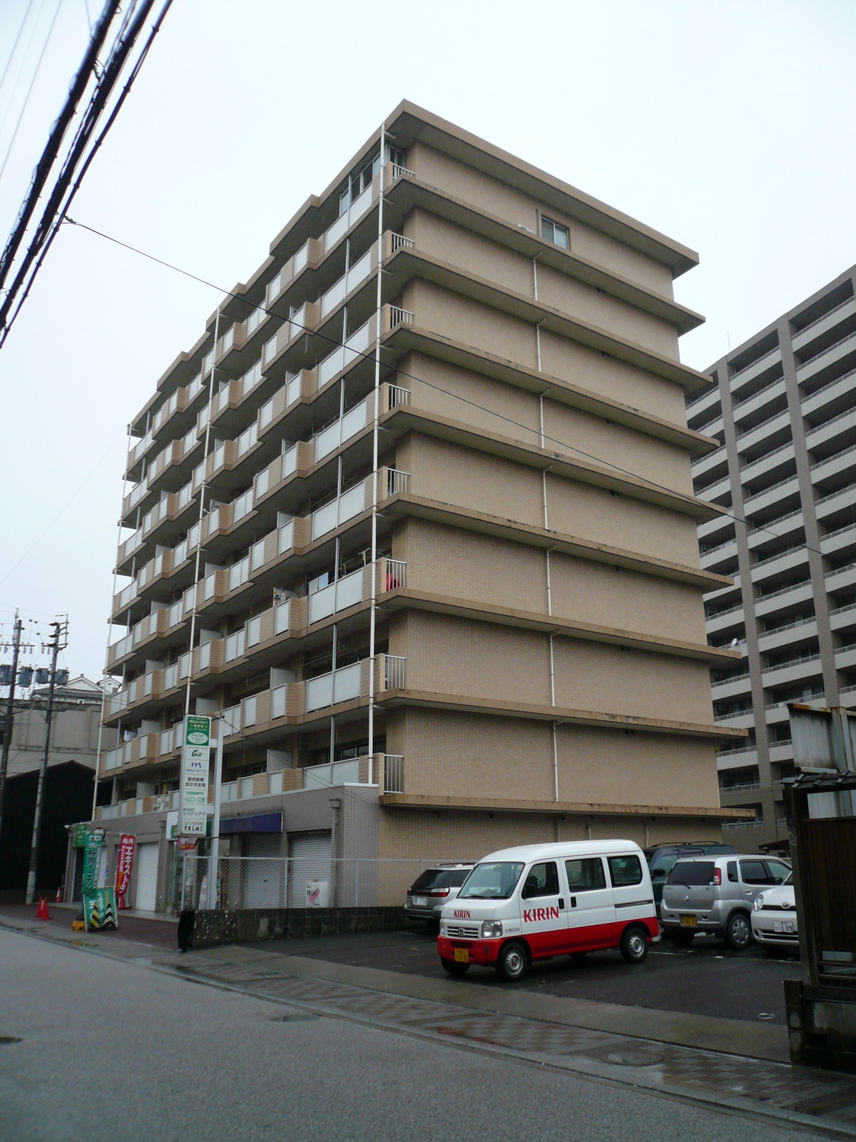 四日市市諏訪町のマンションの建物外観