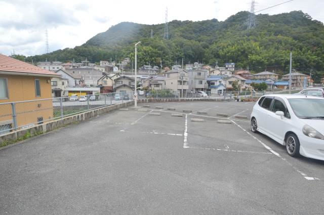 コンビニ　セブンイレブン中野東店（コンビニ）まで558m