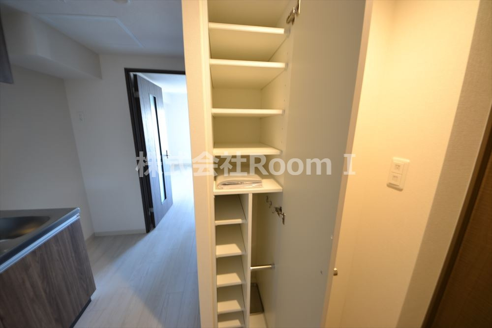 玄関　収納もある玄関ですシューズボックスです。