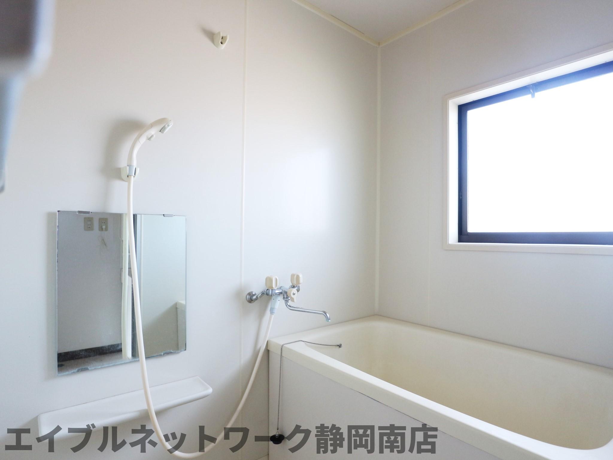 バス・シャワールーム　同イメージ反転