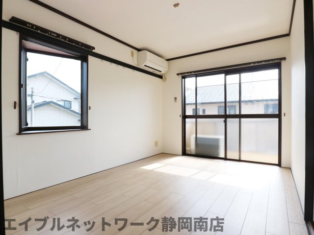 居室・リビング　同イメージ反転