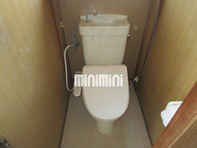 トイレ　温水洗浄便座です。