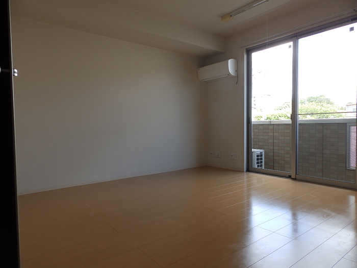 居室・リビング　同間取り部屋写真