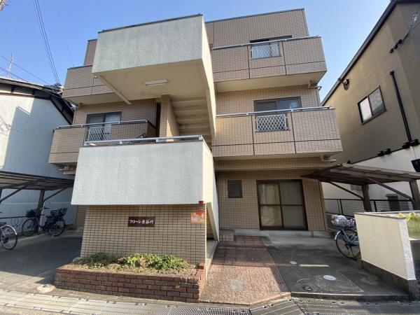 フローレ長谷川　1Fの建物外観