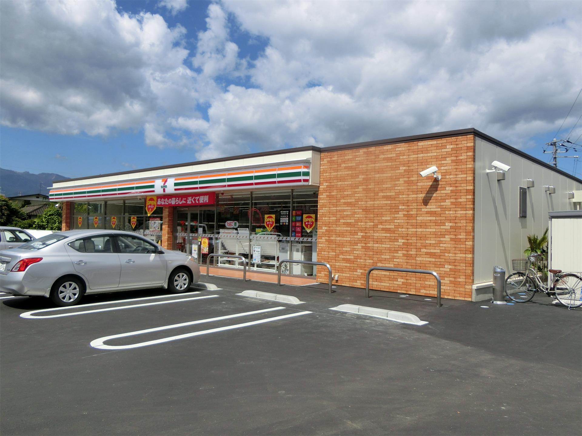 コンビニ　セブンイレブン二本松上竹店（コンビニ）まで550m