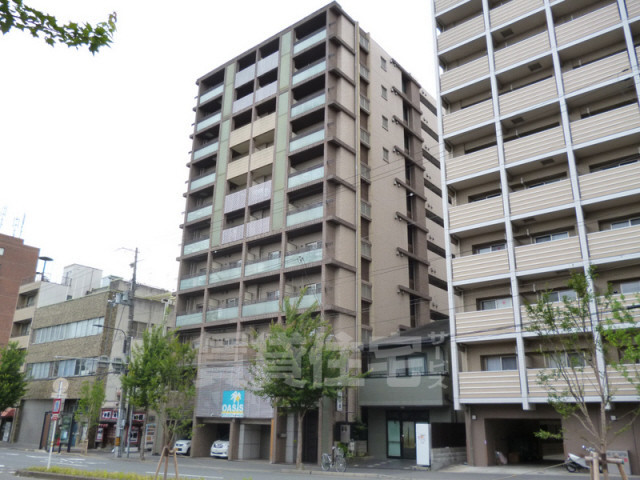 【京都市下京区西七条掛越町のマンションの建物外観】