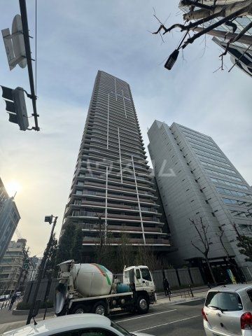 ローレルタワー堺筋本町の建物外観