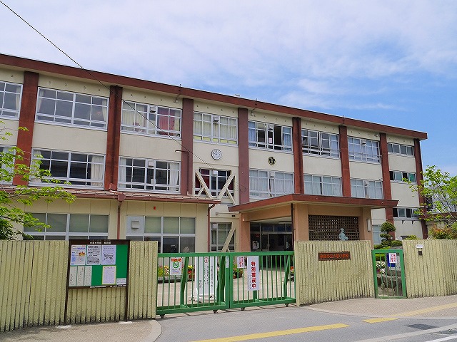 【奈良市法華寺町のマンションの小学校】