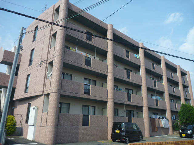 【ラルジュウエストの建物外観】