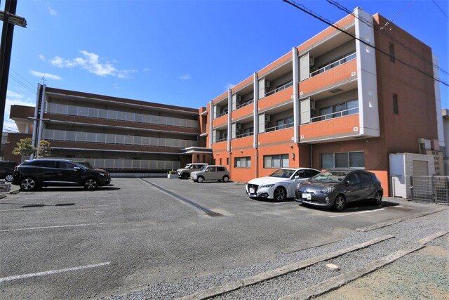 【松山市松末のマンションの建物外観】