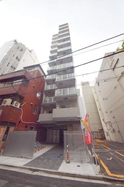 千代田区神田錦町のマンションの建物外観