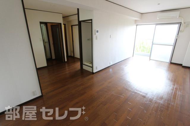 居室・リビング　広いリビングです。