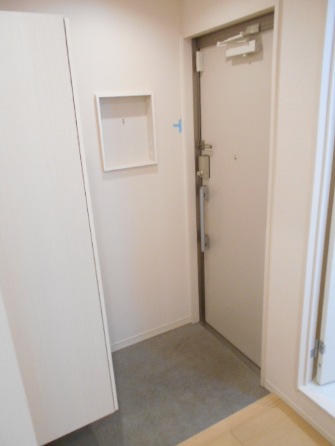 玄関　※同物件、別部屋の写真です。
