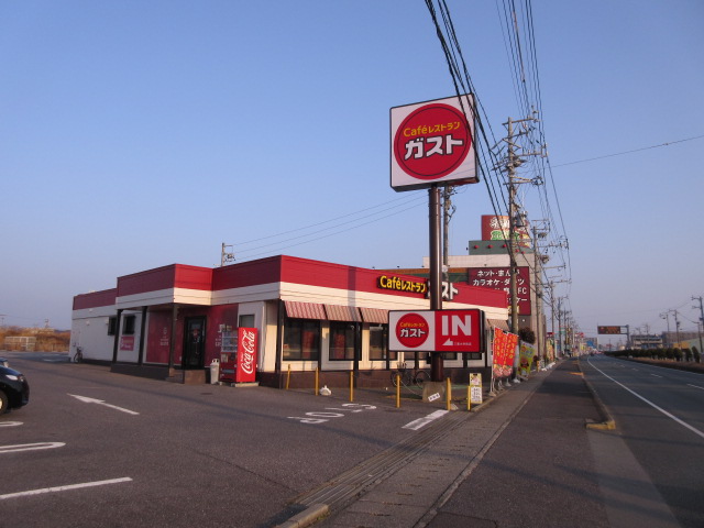 飲食店　ガスト三重大学前店（から好し取扱店）（飲食店）まで451m