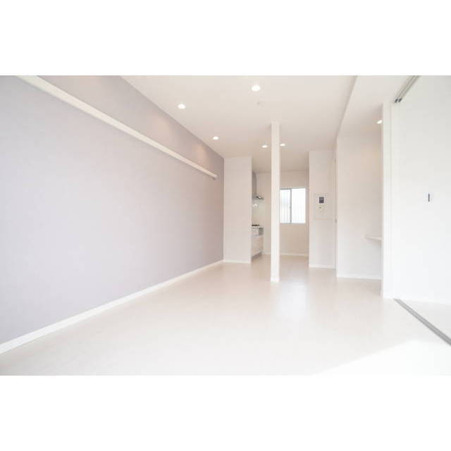 居室・リビング　白基調の明るい居室です♪