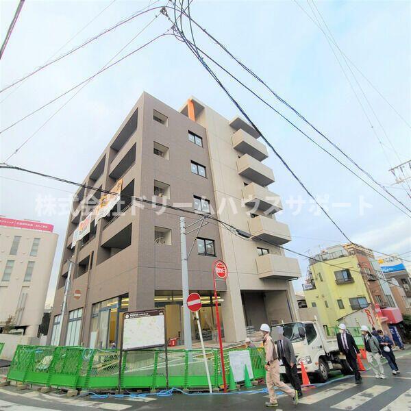 【横須賀市安浦町のマンションの建物外観】