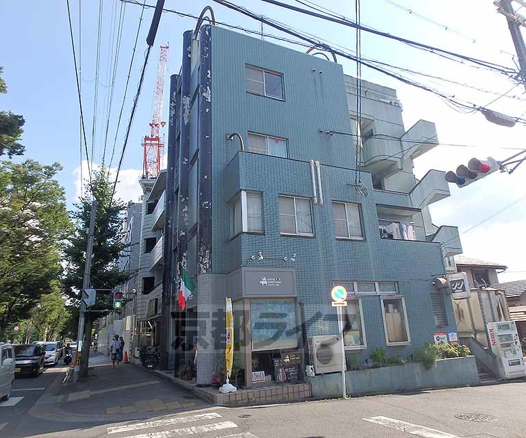 【京都市左京区一乗寺塚本町のマンションの建物外観】