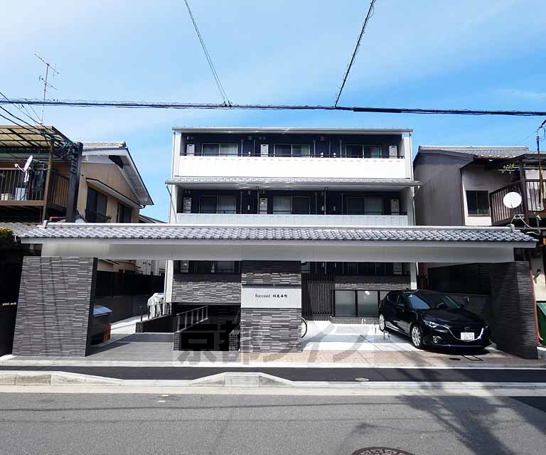 京都市伏見区西町のマンションの建物外観