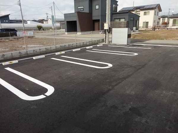 【小松市白嶺町のアパートの駐車場】