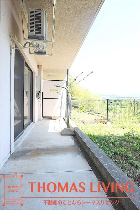 バルコニー　広々ベランダでお洗濯にも便利。