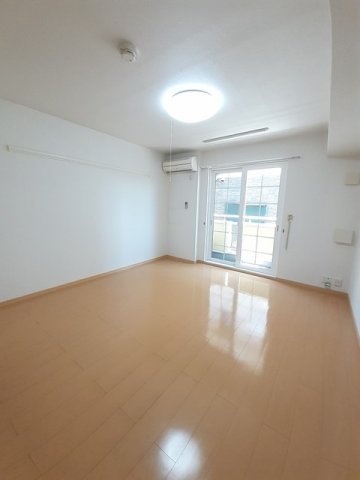 居室・リビング　明るい室内です