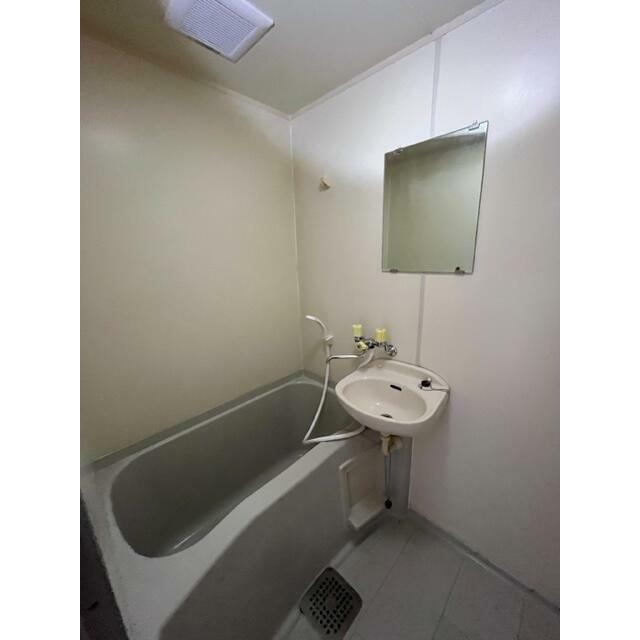 バス・シャワールーム　洗面台とお風呂は一体型※湯張りタイプ