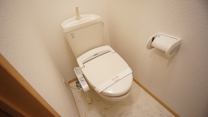 トイレ　温水洗浄便座付きトイレ