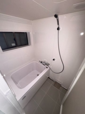 バス・シャワールーム　落ち着いた空間のお風呂です