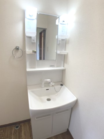 洗面設備　別部屋反転間取のお写真になります。参考にご覧くださいませ。