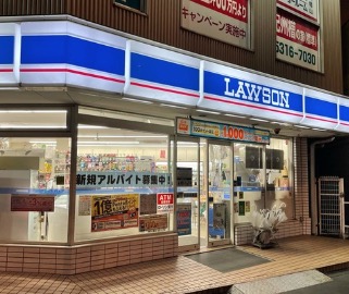 コンビニ　ローソン高井戸陸橋店（コンビニ）まで210m
