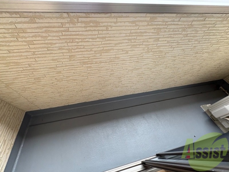 バルコニー　バルコニーは洗濯物を干すのに十分な広さがありますね。