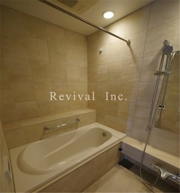 バス・シャワールーム　ゆったりとしたバスルームで日々の疲れを癒してください