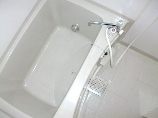 バス・シャワールーム　窓＆追い焚き機能付き