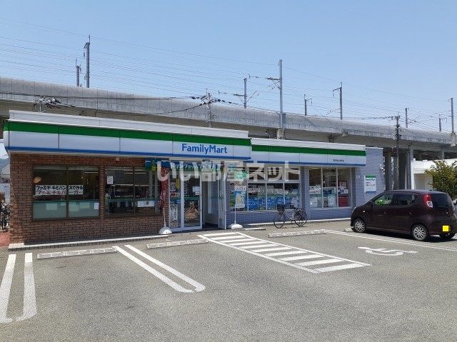 コンビニ　ファミリーマート段山本町店（コンビニ）まで517m