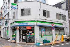 コンビニ　ファミリーマート蒲田四丁目店（コンビニ）まで137m