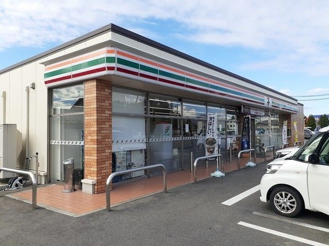 コンビニ　セブンイレブン（コンビニ）まで1300m
