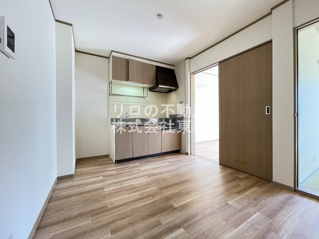 居室・リビング　明るく開放感のあるダイニングキッチンです♪