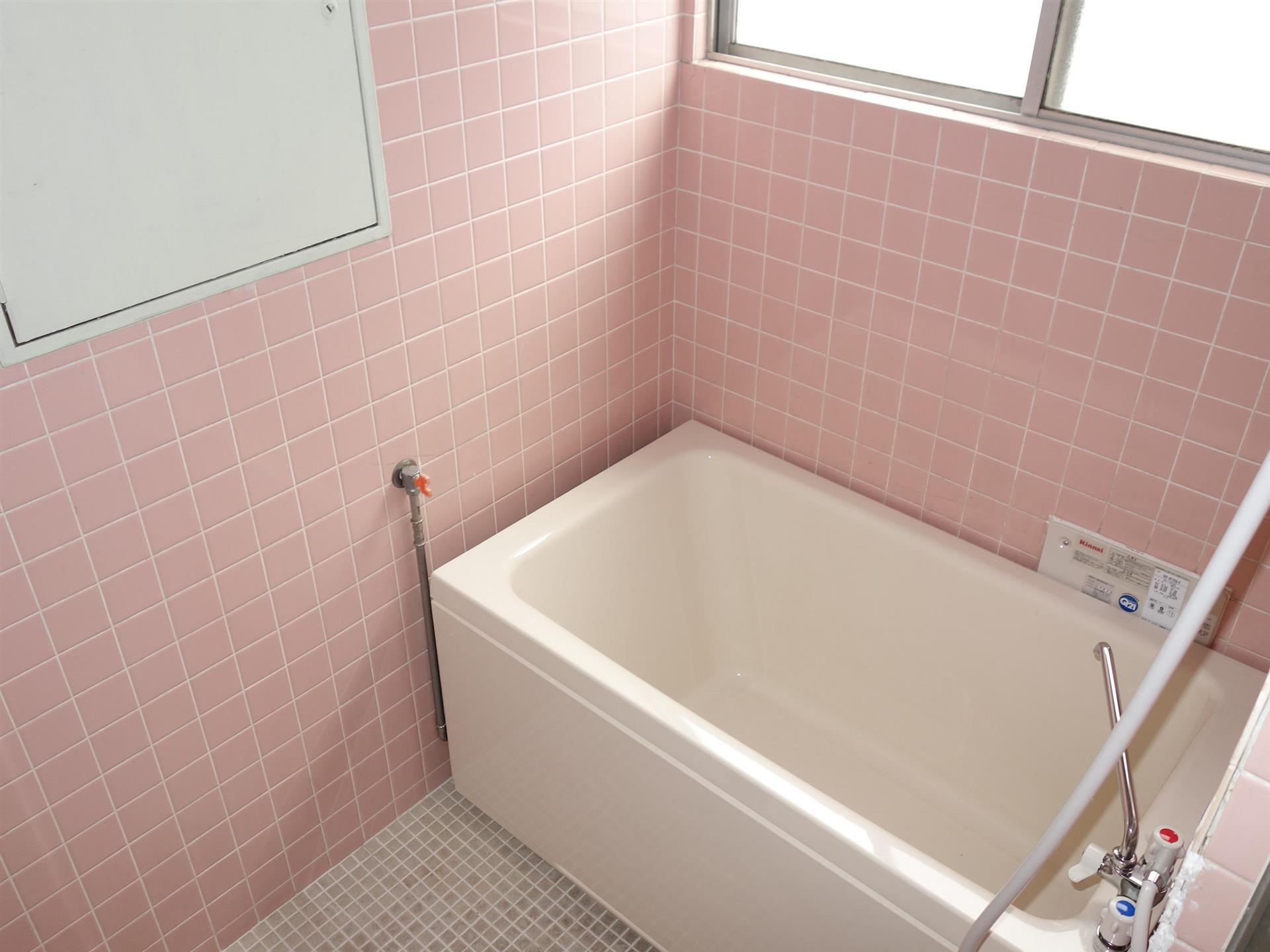 バス・シャワールーム　追焚機能付きの明るいバスルーム♪