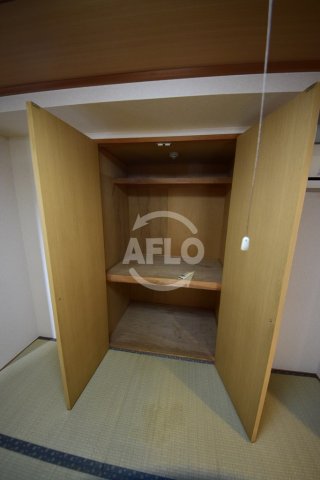 収納　サンプラザ浪速II番館　押入