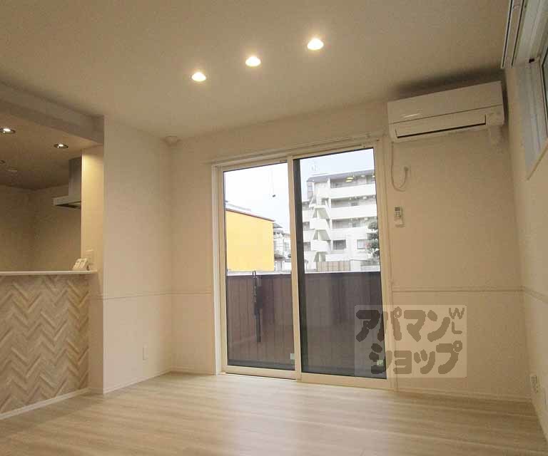 居室・リビング　１０１号室の写真です。