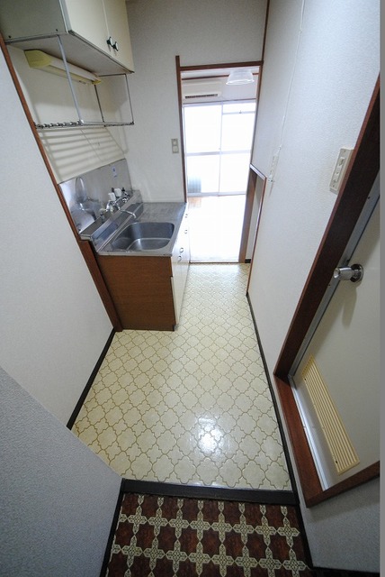 玄関　写真は３０１号室