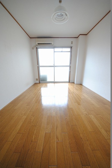 居室・リビング　写真は３０１号室